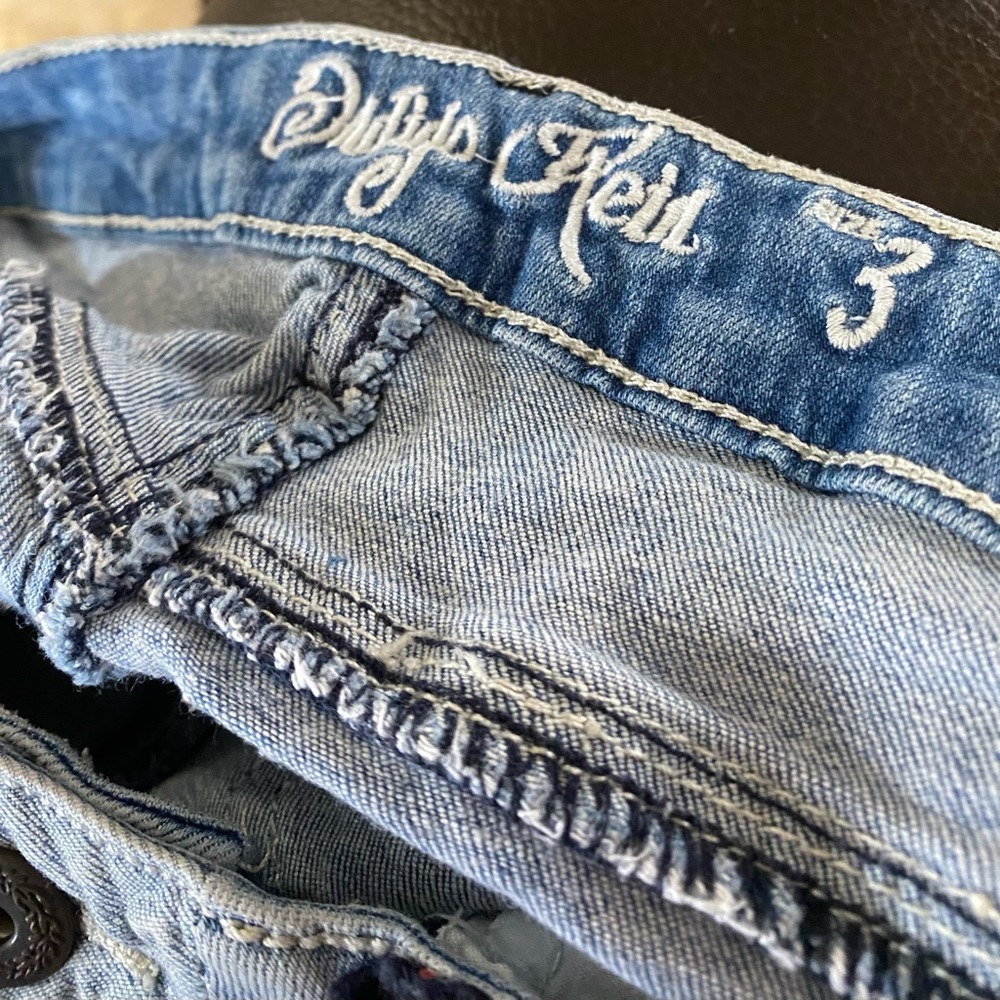 Jean Shorts Distressed - Picture 4 of 7